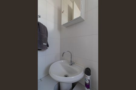 Banheiro social de apartamento à venda com 2 quartos, 41m² em Vila Penteado, São Paulo