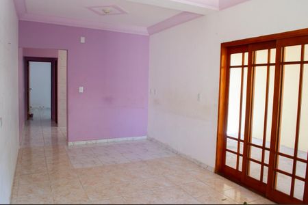 Casa para alugar com 80m², 1 quarto e 4 vagasSala