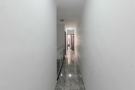 Casa à venda com 150m², 4 quartos e 2 vagas Casa à venda com 150m², 4 quartos e 2 vagasCorredor