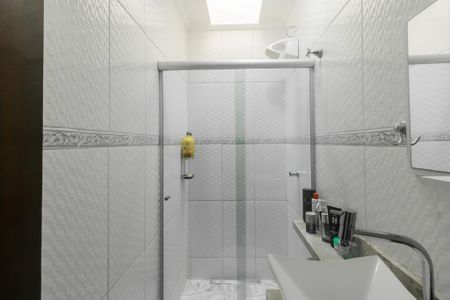 Casa à venda com 150m², 4 quartos e 2 vagas Casa à venda com 150m², 4 quartos e 2 vagasBanheiro