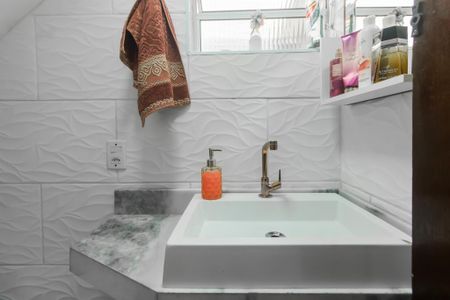 Casa à venda com 150m², 4 quartos e 2 vagas Casa à venda com 150m², 4 quartos e 2 vagasLavabo