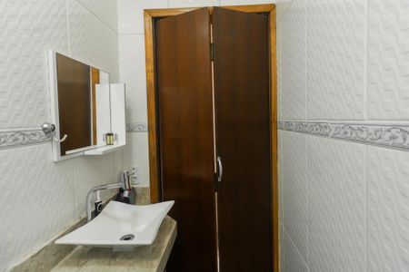 Casa à venda com 150m², 4 quartos e 2 vagas Casa à venda com 150m², 4 quartos e 2 vagasBanheiro