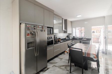 Casa à venda com 150m², 4 quartos e 2 vagas Casa à venda com 150m², 4 quartos e 2 vagasCozinha