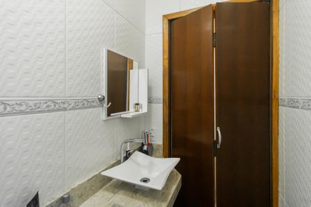 Casa à venda com 150m², 4 quartos e 2 vagas Casa à venda com 150m², 4 quartos e 2 vagasBanheiro