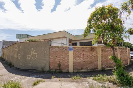 Casa para alugar com 270m², 5 quartos e 6 vagas Casa para alugar com 270m², 5 quartos e 6 vagasFachada