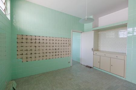 Casa para alugar com 270m², 5 quartos e 6 vagas Casa para alugar com 270m², 5 quartos e 6 vagasCopa