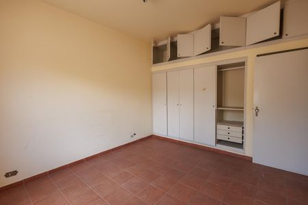 Casa para alugar com 270m², 5 quartos e 6 vagas Casa para alugar com 270m², 5 quartos e 6 vagasQuarto 2