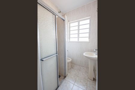 Casa para alugar com 270m², 5 quartos e 6 vagas Casa para alugar com 270m², 5 quartos e 6 vagasEdícula - Banheiro