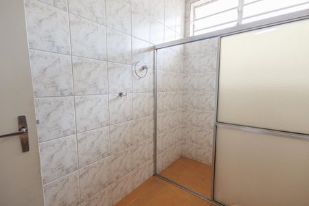 Casa para alugar com 270m², 5 quartos e 6 vagas Casa para alugar com 270m², 5 quartos e 6 vagasBanheiro Corredor