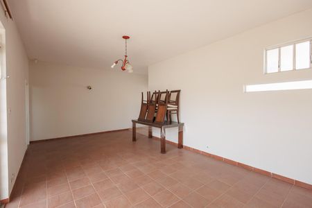 Casa para alugar com 270m², 5 quartos e 6 vagas Casa para alugar com 270m², 5 quartos e 6 vagasSala