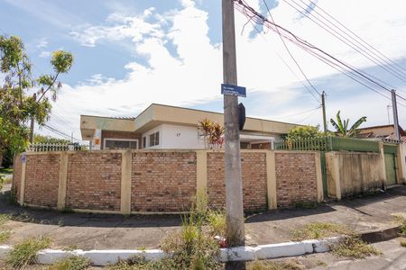 Casa para alugar com 270m², 5 quartos e 6 vagas Casa para alugar com 270m², 5 quartos e 6 vagasFachada