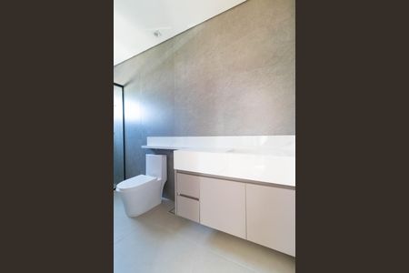 Casa de condomínio à venda com 450m², 4 quartos e 4 vagasBanheiro da Suíte 02