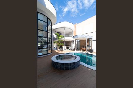 Casa de condomínio à venda com 450m², 4 quartos e 4 vagasQuintal