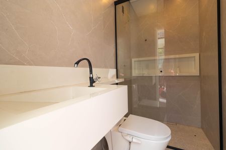 Casa de condomínio à venda com 450m², 4 quartos e 4 vagasBanheiro da Área gourmet