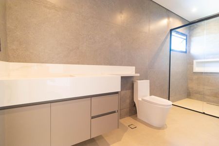 Casa de condomínio à venda com 450m², 4 quartos e 4 vagasBanheiro da Suíte 03