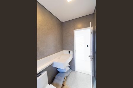 Casa de condomínio à venda com 450m², 4 quartos e 4 vagasBanheiro da Suíte 01