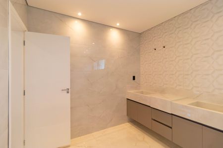 Casa de condomínio à venda com 450m², 4 quartos e 4 vagasBanheiro da Suíte 04