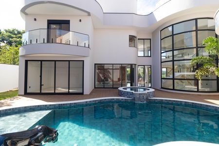 Casa de condomínio à venda com 450m², 4 quartos e 4 vagasQuintal