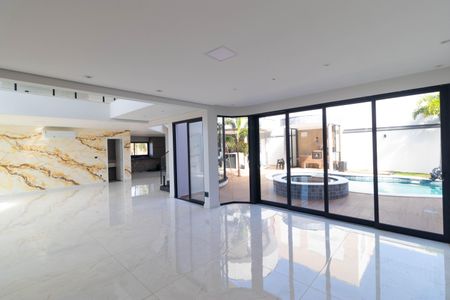 Casa de condomínio à venda com 450m², 4 quartos e 4 vagasSala