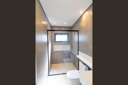 Casa de condomínio à venda com 450m², 4 quartos e 4 vagasBanheiro da Suíte 01