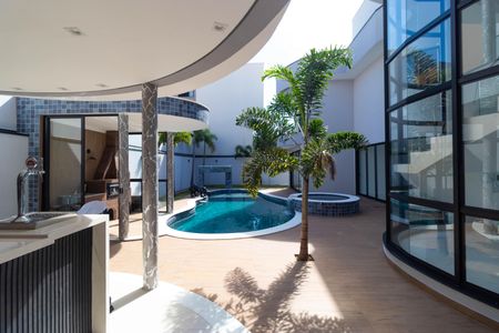 Casa de condomínio à venda com 450m², 4 quartos e 4 vagasQuintal