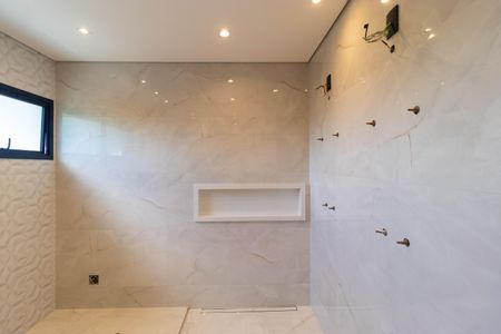 Casa de condomínio à venda com 450m², 4 quartos e 4 vagasBanheiro da Suíte 04