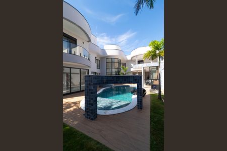 Casa de condomínio à venda com 450m², 4 quartos e 4 vagasQuintal