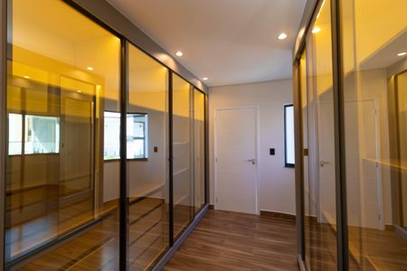 Casa de condomínio à venda com 450m², 4 quartos e 4 vagasCloset da Suíte 04