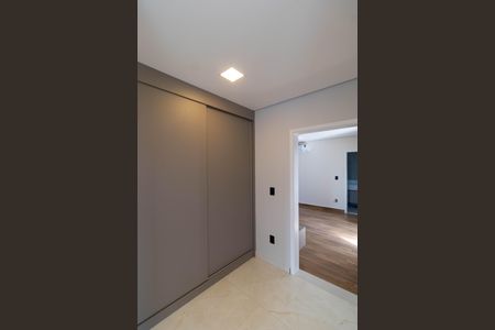 Casa de condomínio à venda com 450m², 4 quartos e 4 vagasCorredor