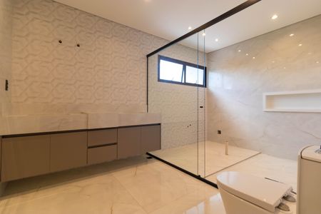 Casa de condomínio à venda com 450m², 4 quartos e 4 vagasBanheiro da Suíte 04