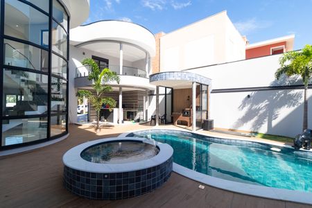Casa de condomínio à venda com 450m², 4 quartos e 4 vagasQuintal