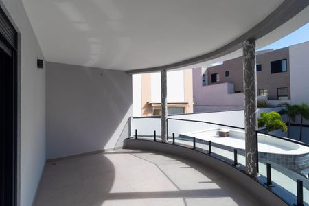 Casa de condomínio à venda com 450m², 4 quartos e 4 vagasSacada da Suíte 02