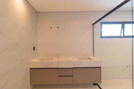 Casa de condomínio à venda com 450m², 4 quartos e 4 vagasBanheiro da Suíte 04