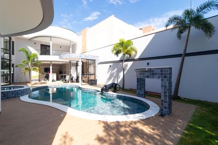 Casa de condomínio à venda com 450m², 4 quartos e 4 vagasQuintal