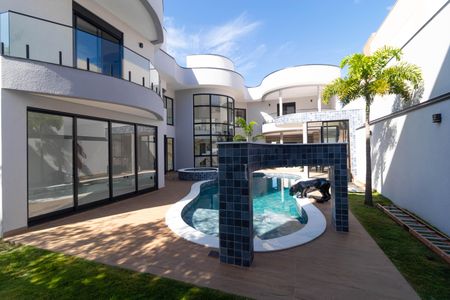 Casa de condomínio à venda com 450m², 4 quartos e 4 vagasQuintal