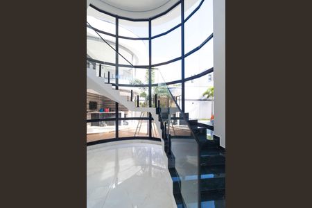 Casa de condomínio à venda com 450m², 4 quartos e 4 vagasEscada