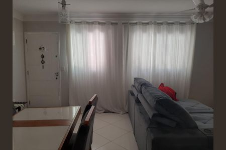 Casa de condomínio à venda com 120m², 3 quartos e 2 vagasSala