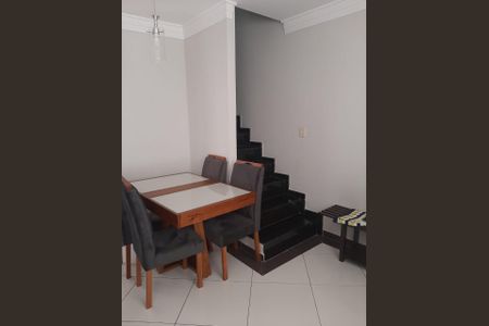Casa de condomínio à venda com 120m², 3 quartos e 2 vagasSala