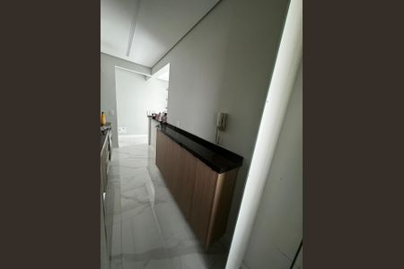 Apartamento à venda com 90m², 3 quartos e 2 vagas Apartamento à venda com 90m², 3 quartos e 2 vagasCorredor cozinha