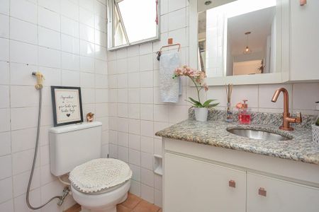 Apartamento para alugar com 74m², 2 quartos e 2 vagas Apartamento para alugar com 74m², 2 quartos e 2 vagasBanheiro