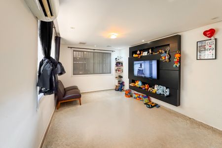 Casa à venda com 150m², 3 quartos e 2 vagasSala