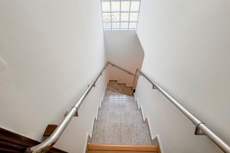 Casa à venda com 150m², 3 quartos e 2 vagasEscada