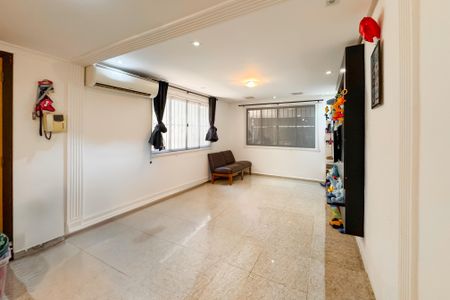 Casa à venda com 150m², 3 quartos e 2 vagasSala