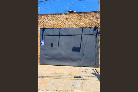 Casa à venda com 150m², 3 quartos e 2 vagasFachada + Plaquinha