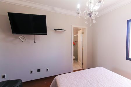 Apartamento à venda com 210m², 4 quartos e 2 vagas Apartamento à venda com 210m², 4 quartos e 2 vagasQuarto 2 - Suíte
