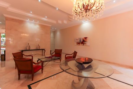 Apartamento à venda com 210m², 4 quartos e 2 vagas Apartamento à venda com 210m², 4 quartos e 2 vagasHall social