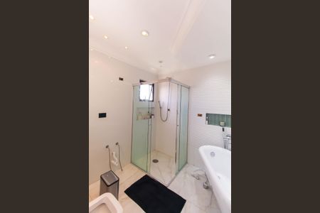 Apartamento à venda com 210m², 4 quartos e 2 vagas Apartamento à venda com 210m², 4 quartos e 2 vagasBanheiro da Suíte 1