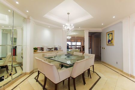 Apartamento à venda com 210m², 4 quartos e 2 vagas Apartamento à venda com 210m², 4 quartos e 2 vagasSala