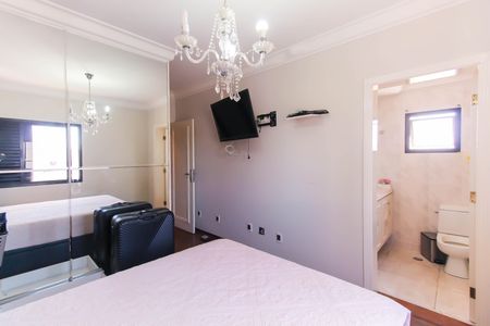 Apartamento à venda com 210m², 4 quartos e 2 vagas Apartamento à venda com 210m², 4 quartos e 2 vagasQuarto 2 - Suíte