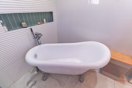 Apartamento à venda com 210m², 4 quartos e 2 vagas Apartamento à venda com 210m², 4 quartos e 2 vagasBanheiro da Suíte 1